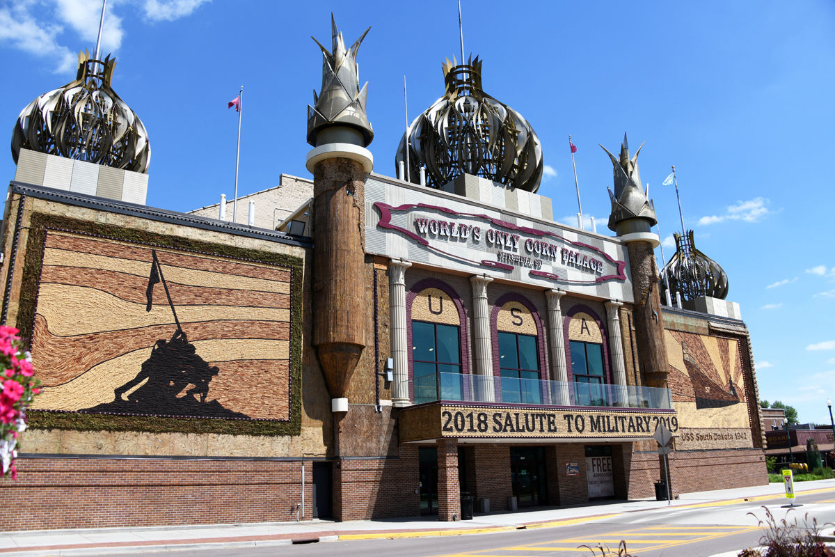120 The Corn Palace in Mitchell SD paid tribute to the military in this year's decor.JPG